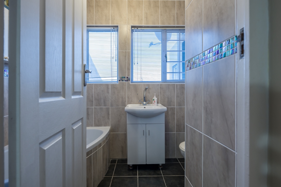 5 Bedroom Property for Sale in Bayview Western Cape